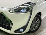 【LEDヘッドライト】悪天候や夜間走行時も良好な視界を確保し安心して運転できる高輝度LEDヘッドライトを装備!点灯速度が早く、消費電力も抑えられています。