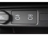 USBタイプC差込口も備えています!ロングドライブでも充電の心配をせずに済みますね♪