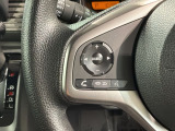 ステアリングにオーディオ操作スイッチが付いています。オーディオ画面に直接タッチしなくても操作が出来ますので、運転に集中できます。