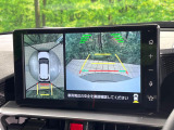 【パノラミックビューモニター】専用のカメラにより、上から見下ろしたような視点で360度クルマの周囲を確認することができます☆死角部分も確認しやすく、狭い場所での切り返しや駐車もスムーズに行えます。