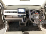 【前方視界】開放的な前方視界!運転がしやすく疲れにくいです♪窓が大きく、見通しがとっても良いおクルマですよ♪