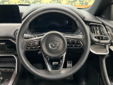 【純正革巻きステアリング】上質な革を使用することで、手にしっかり馴染みとても運転しやすいハンドルです♪