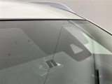 【衝突被害軽減ブレーキシステム(FCM)】フロントカメラとミリ波レーダーにより前方車両や歩行者を検知。衝突の危険があるときは、警報で注意を促しブレーキを制御して衝突回避または衝突被害の軽減をアシスト。