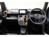 必要な装備を使いやすい位置に配置した機能的な運転席まわり。操作感や車両感覚など、ぜひ運転席に座って確かめてください。