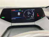 とっても見やすいメーターです。夜間時はラグジュアリーな気分にさせてくれる照明が魅力ですので、夜のドライブも楽しみになりますよ♪
