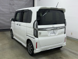 Honda SENSING装着車です。衝突を予測してブレーキをかけたり、前のクルマにちょうどいい距離で走行できる多彩な安心・快適機能を搭載した安全運転支援システムがドライバーをサポート。