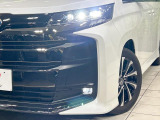 【LEDヘッドライト】悪天候や夜間走行時も良好な視界を確保し安心して運転できる高輝度LEDヘッドライトを装備!点灯速度が早く、消費電力も抑えられています。