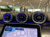 高級感漂う内装の仕様でございます。スイッチ類も使いやすいシンプルなデザインでございます。
