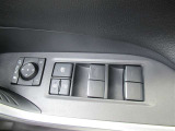 パワーウインドはオールオート機構が付いておりますので、全開・全閉操作が楽にでき便利です。