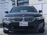 納車前に360度チェックを実施。エンジン、トランスミッション、サスペンションはもちろんのこと、マフラーやエアコンなどの電気系統やコンピュータ・システムなどを詳細に点検します。