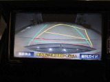 ステアリングと連動したガイド機能付きリヤモニターを装備しております。