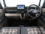 ◆視界広々で非常に運転しやすくロングドライブでも疲れを感じさせないすっきりとまとまったインパネ周りです。