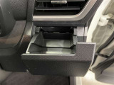 運転席と助手席には、回転式のインパネカップホルダーが装備されています。