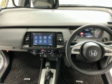 【前方視界】開放的な前方視界!運転がしやすく疲れにくいです♪窓が大きく、見通しがとっても良いおクルマですよ♪