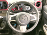 インテリアに合わせたデザインのステアリングは、運転される方のことも考え、運転しやすい形状、大きさです。是非一度、実際に触ってお確かめください。