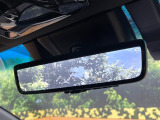 【デジタルインナーミラー】後席の大きな荷物や同乗者で後方が確認しづらい時でも安心!カメラが撮影した車両後方の映像をルームミラー内に表示。クリアな視界で状況の確認が可能です!