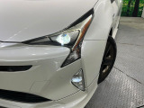 【LEDヘッドライト】悪天候や夜間走行時も良好な視界を確保し安心して運転できる高輝度LEDヘッドライトを装備!点灯速度が早く、消費電力も抑えられています。