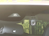 【ホンダセンシング】走行中に前方の車両等を認識し、衝突しそうな時は警報とブレーキで衝突回避と被害軽減をアシスト。より安全にドライブをお楽しみいただけます。
