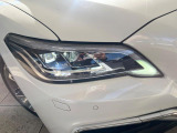 【三眼LEDヘッドライト】スタイリッシュな見た目の三眼LEDヘッドライトを装備♪スタイルだけでなく、夜間の走行も視界良好で安心してお乗りいただけます。