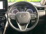 【純正革巻きステアリング】上質な革を使用することで、手にしっかり馴染みとても運転しやすいハンドルです♪