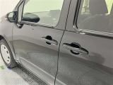 前席、後席ともにワンタッチでお車の開け閉めが可能ですので楽に乗り降りができます!