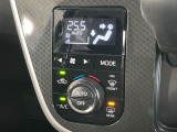 【オートエアコン】一度お好みの温度に設定すれば、車内の温度を検知し風量や温度を自動で調整。暑い&hellip;寒い&hellip;と何度もスイッチ操作をする必要はありません。快適な車内空間には必須の機能ですね♪