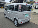 後部座席とリヤゲートにプライバシーガラスを使っているので、後ろの車から中が見えづらくなっています。