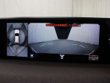 上から車両を見下ろしたような映像をナビゲーション画面に表示する「パノラミックビューモニター(左右確認サポート付)」も搭載しています。