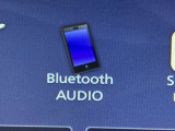 Bluetoothオーディオ対応可。お持ちのスマホやiPodなどとBluetooth接続して外部機器内の音楽などを車内で楽しめます。