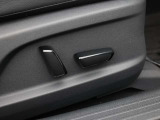 運転席パワーシート装備です。