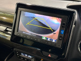 リバース連動のリアカメラを標準装備、車庫入れがらくらく