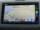 リアワイドカメラシステム!従来の視野に加えて、後方側方を約180&deg;まで見えるワイドビューと、後方を真上から見たような視野で駐車時などに便利なトップダウンビューの3つの視野があります!