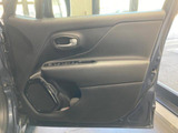 運転席側のドアパネルでございます。