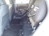 ◆チップアップ&ダイブダウン機構付【ULTR SEAT】は後席座面を左右分割で跳ね上げることができます。トランクで積載できない背の高い荷物をラクラク収納できます。ホンダ車ならではの人気装備です。
