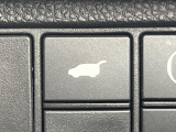 【パワーバックドア】スマートキーや運転席のボタンを押すだけでリアゲートが自動で開閉します!荷物を持っている時や、高い位置にあるバックドアを閉める際に便利な機能です♪