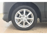 純正なので車に似合うデザインになっていますね。スタッドレスタイヤもご相談下さい。