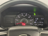 【メーターまわり】ドライバーから見やすい位置にあって安全運転に寄与します。メーターも見やすくてシンプルなデザインになっております。