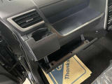 ダッシュボード周辺画像です。小物を置くのに便利な収納スペースです(^^♪