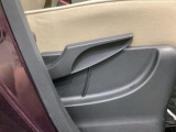 シートハイトアジャスターが付いているので運転姿勢を調整するのに便利ですね。身長に合ったシートポジションは安全運転や疲労軽減にもつながります。