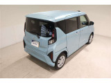 後部座席とリヤはプライバシーガラスになっています。座っている人や置いてある荷物が見えにくくなっているのでプライバシーの確保が出来ます。