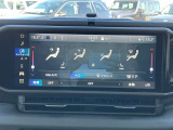 タッチスクリーンをタップするかスワイプするだけですべての機能を呼び出せます。Apple CarPlayおよびAndroid Autoに対応しスマートフォンとのシームレスな 連携も実現。さらに、USBポートを標準装備しています。