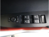 運転席からドアミラー開閉&角度調整、集中ドアロック、全ウィンドーの開閉を行えるスイッチが集約されております。