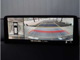 【360&deg;ビュー・モニター】専用カメラにより上から見下ろしたような視点で360度クルマの周囲を確認することができます。駐車が苦手な方でも縦列駐車や幅寄せ時に活躍してくれます。