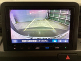 バックモニター付きで、車庫入れやバック時の後方確認をサポート。
