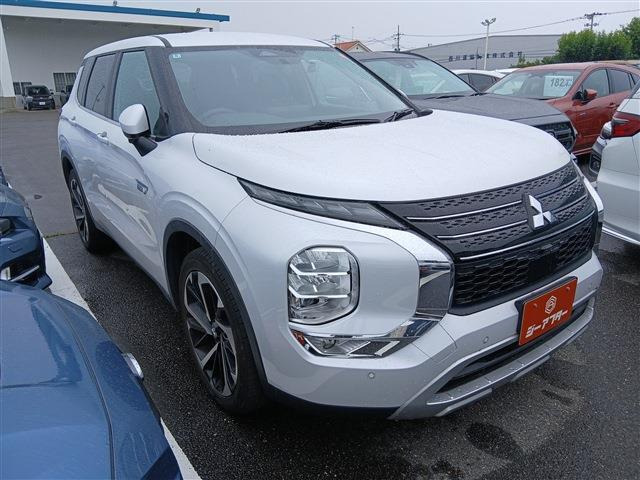 アウトランダー PHEV 2.4 G 4WD 禁煙車 純正9インチナビ 全周囲カメラ