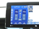 運転席・助手席・独立型オートエアコン。運転席と助手席で別々の温度設定ができ快適なドライブが楽しめます!高級グレードの証ですね!