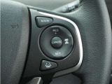 ◆アダプティブクルーズコントロール◆予め設定した車速内でクルマが自動的に加減速。前走車との適切な車間距離を維持しながら追従走行します。【LKAS】車線維持支援システムでステアリング操作を支援。