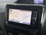 純正ナビを装備。タッチパネル式で使いやすく、お出かけもラクラクです。