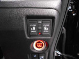両側電動スライドドアです。運転席やキーレスから開閉が出来てとても重宝します。