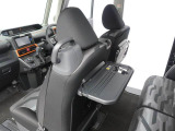 当社は購入後のアフターケアを大切にしております。納車後、1ヶ月無料点検、半年ごとにあんしん点検、12ヶ月法定点検の誘致をします。また車検までの点検をセットにした『ワンダフルパスポート』を販売中です。